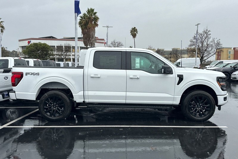 Ford F-150 Vehicle Full-screen Gallery Image 02