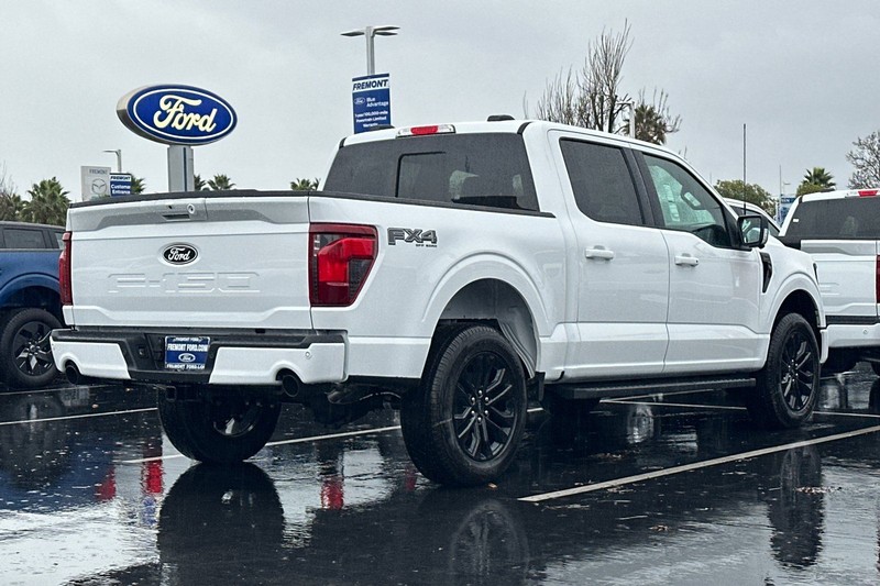 Ford F-150 Vehicle Full-screen Gallery Image 03