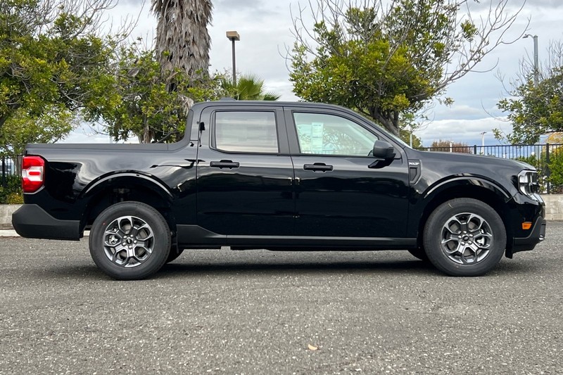 Ford Maverick Vehicle Full-screen Gallery Image 02