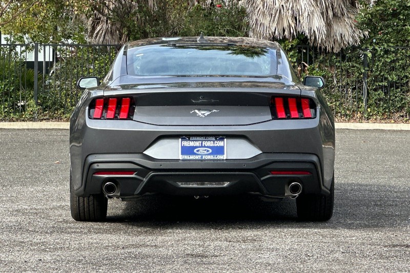 Ford Mustang Vehicle Full-screen Gallery Image 04