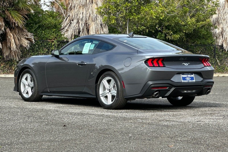 Ford Mustang Vehicle Full-screen Gallery Image 05