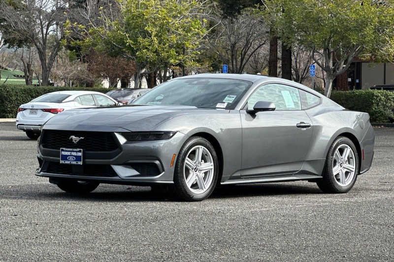 Ford Mustang Vehicle Full-screen Gallery Image 07