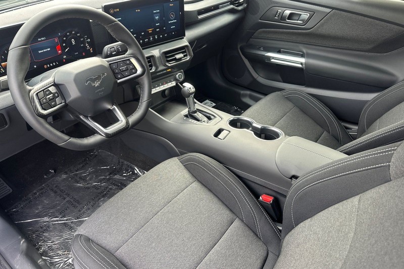 Ford Mustang Vehicle Full-screen Gallery Image 09