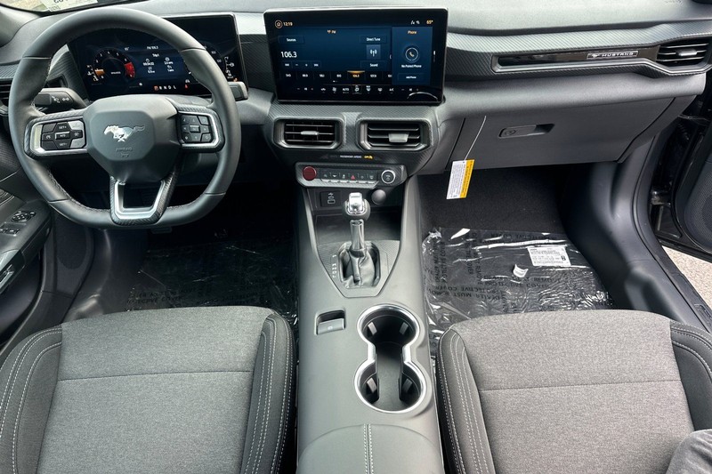 Ford Mustang Vehicle Full-screen Gallery Image 13