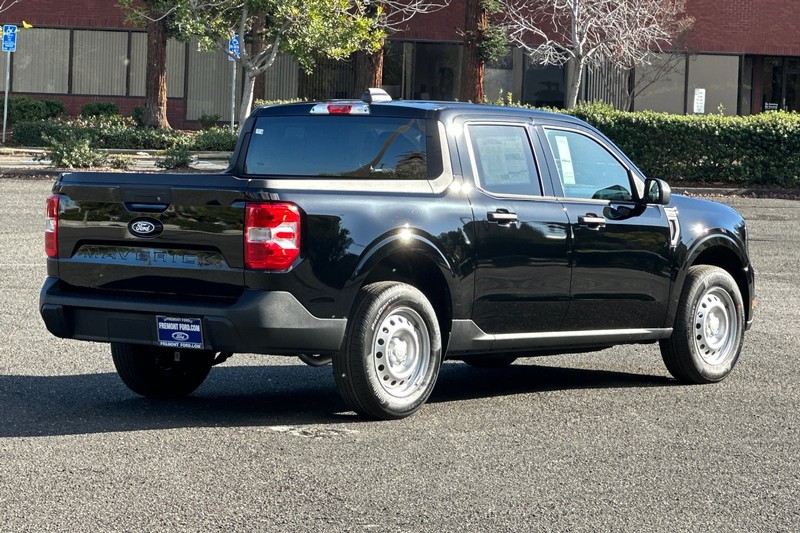 Ford Maverick Vehicle Full-screen Gallery Image 03