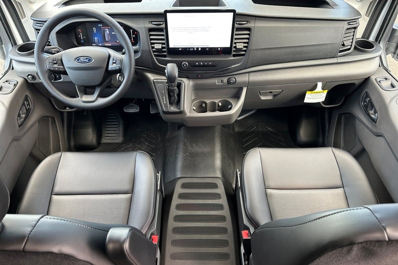 Ford Transit-250 Vehicle Full-screen Gallery Image 13