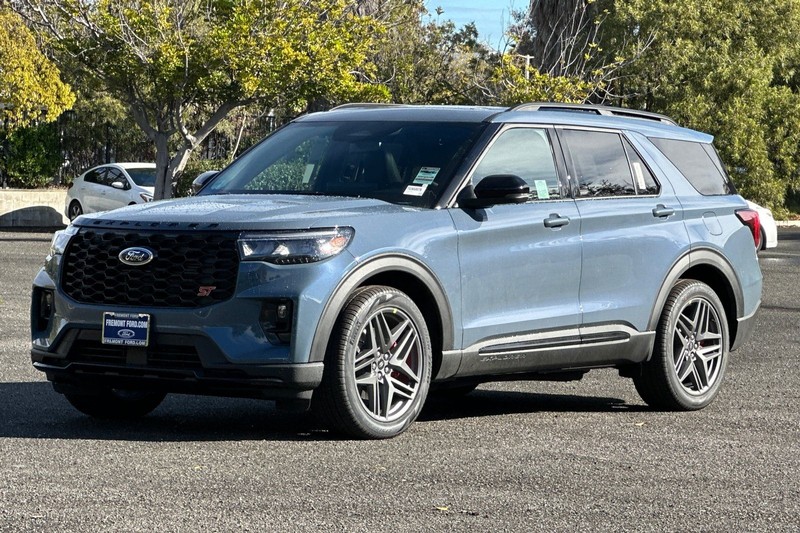 Ford Explorer Vehicle Full-screen Gallery Image 07