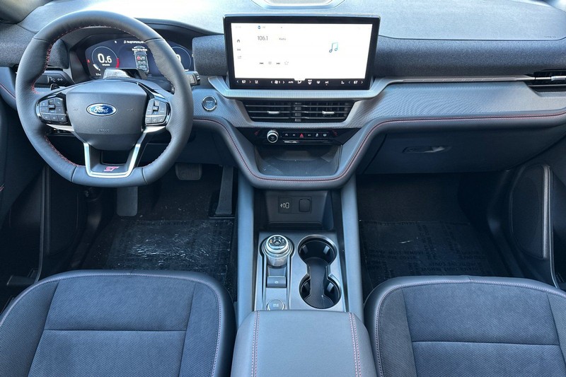 Ford Explorer Vehicle Full-screen Gallery Image 14