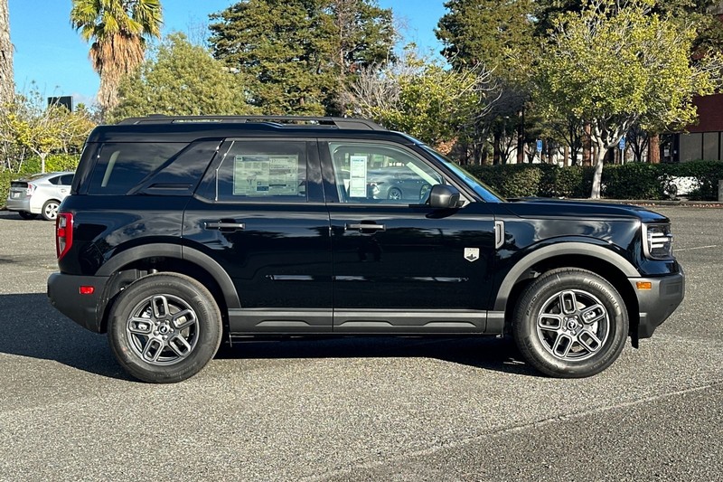Ford Bronco Sport Vehicle Full-screen Gallery Image 02