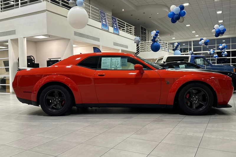 Dodge Challenger Vehicle Full-screen Gallery Image 02