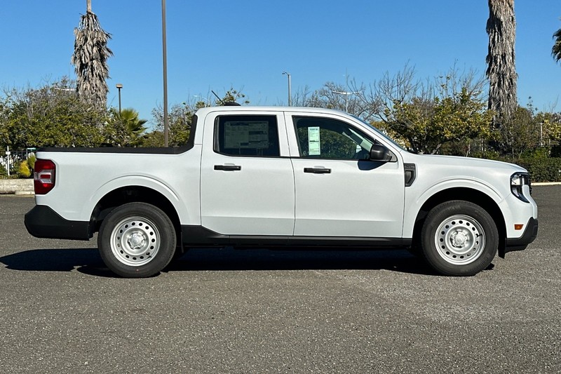 Ford Maverick Vehicle Full-screen Gallery Image 02