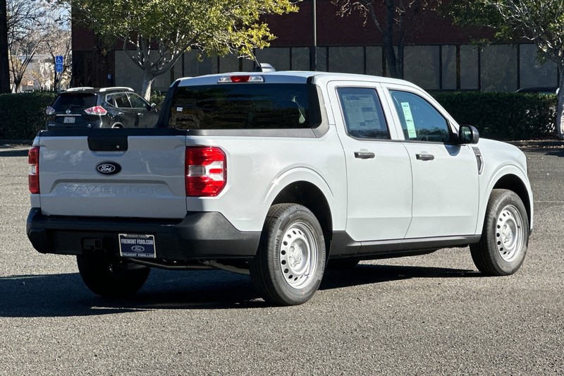 Ford Maverick Vehicle Full-screen Gallery Image 03
