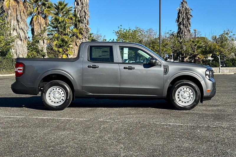 Ford Maverick Vehicle Full-screen Gallery Image 02