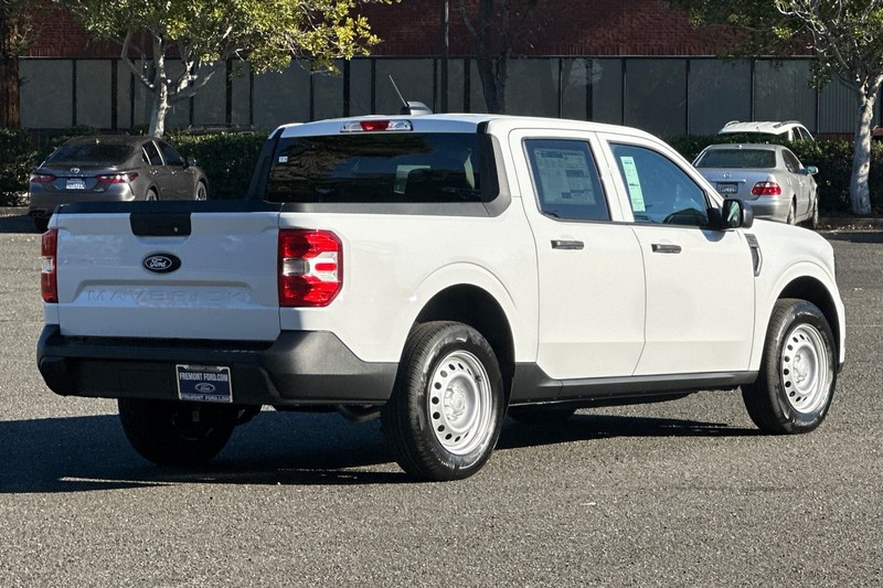 Ford Maverick Vehicle Full-screen Gallery Image 03