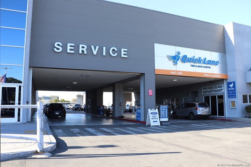 Dodge Charger Vehicle Full-screen Gallery Image 03