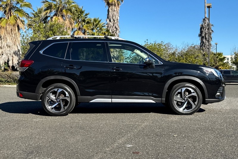 Subaru Forester Vehicle Full-screen Gallery Image 02