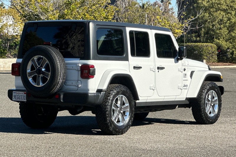 Jeep Wrangler Vehicle Full-screen Gallery Image 03