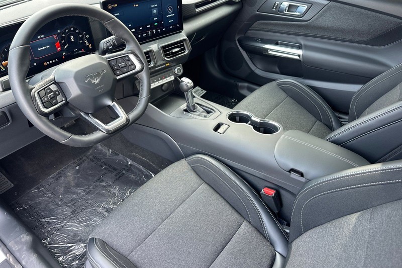 Ford Mustang Vehicle Full-screen Gallery Image 09