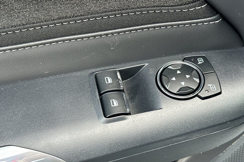 Ford Mustang Vehicle Full-screen Gallery Image 11