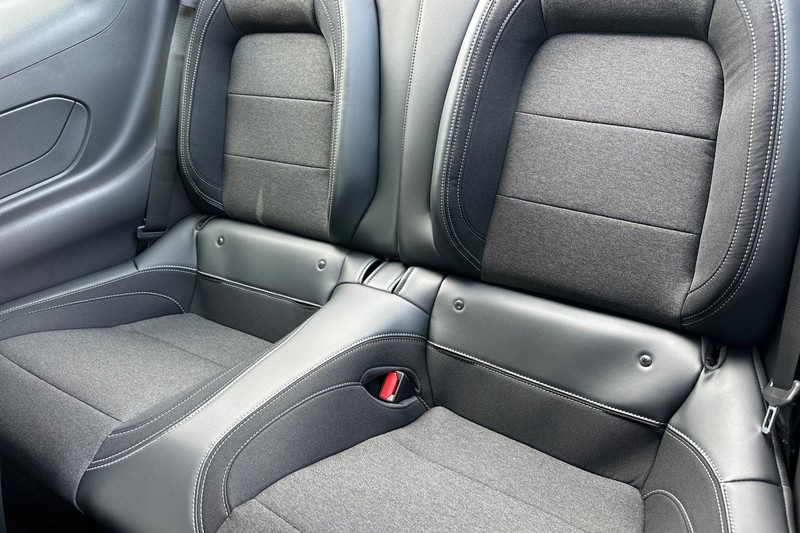 Ford Mustang Vehicle Full-screen Gallery Image 12