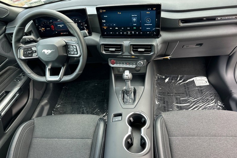 Ford Mustang Vehicle Full-screen Gallery Image 13