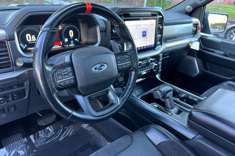 Ford F-150 Vehicle Full-screen Gallery Image 09