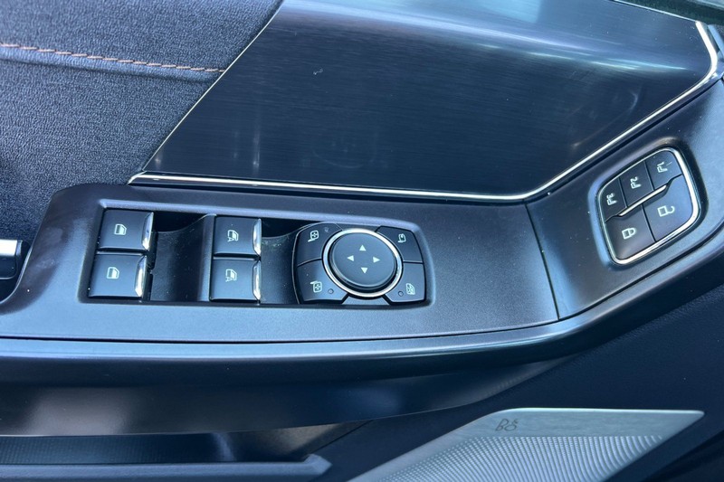 Ford F-150 Vehicle Full-screen Gallery Image 10