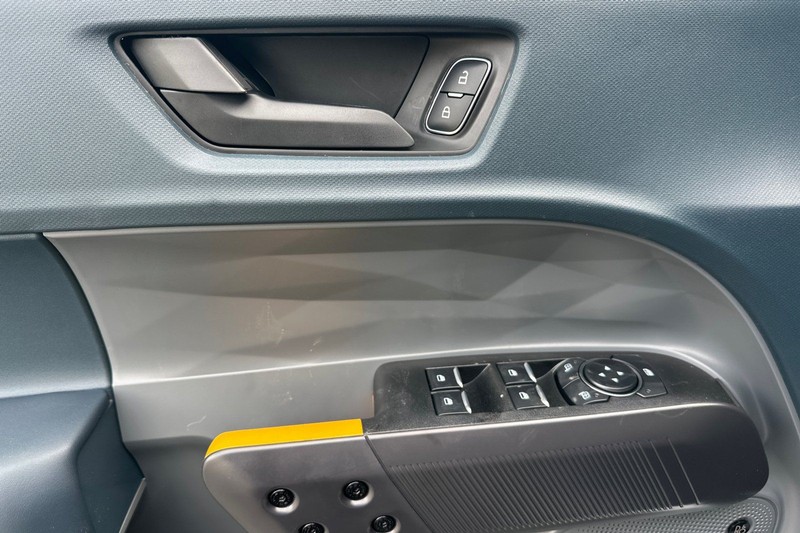 Ford Maverick Vehicle Full-screen Gallery Image 10