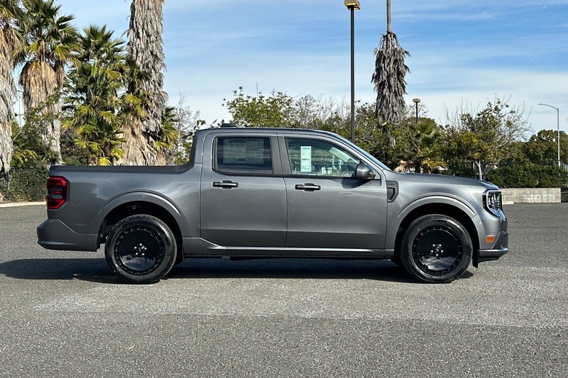 Ford Maverick Vehicle Full-screen Gallery Image 02