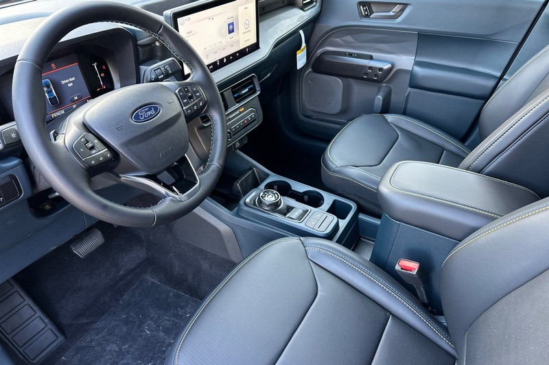 Ford Maverick Vehicle Full-screen Gallery Image 09