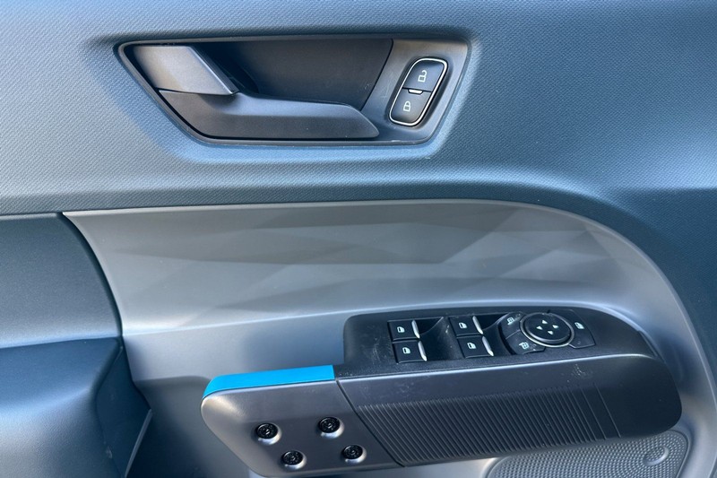 Ford Maverick Vehicle Full-screen Gallery Image 10