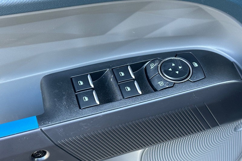 Ford Maverick Vehicle Full-screen Gallery Image 11