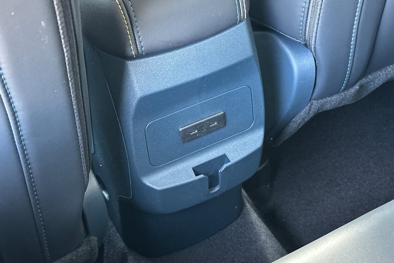 Ford Maverick Vehicle Full-screen Gallery Image 13