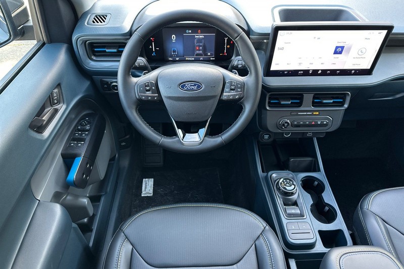 Ford Maverick Vehicle Full-screen Gallery Image 15