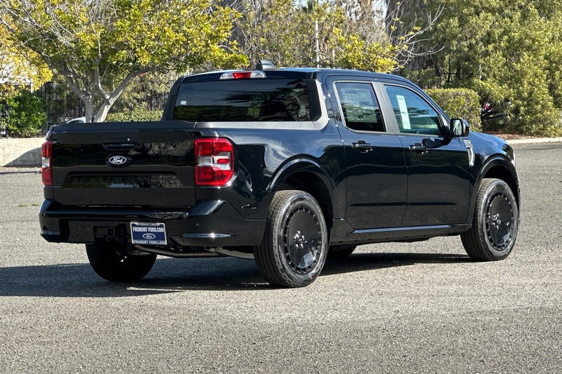 Ford Maverick Vehicle Full-screen Gallery Image 03