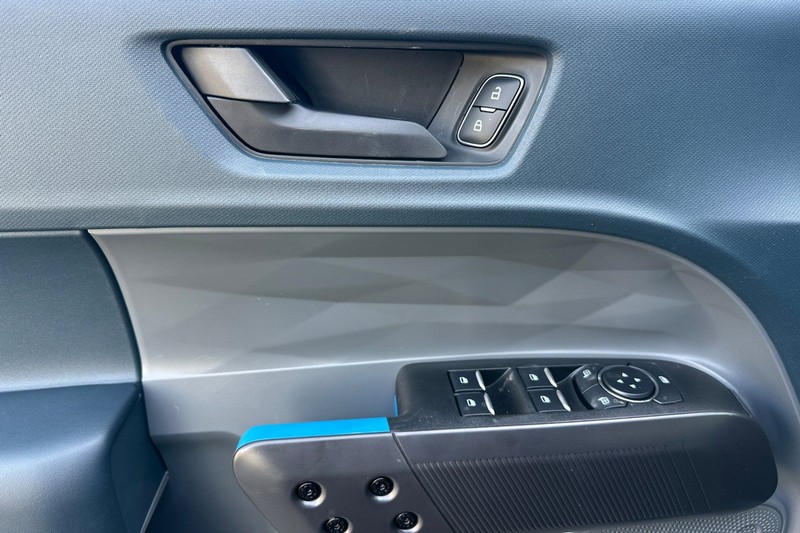 Ford Maverick Vehicle Full-screen Gallery Image 10