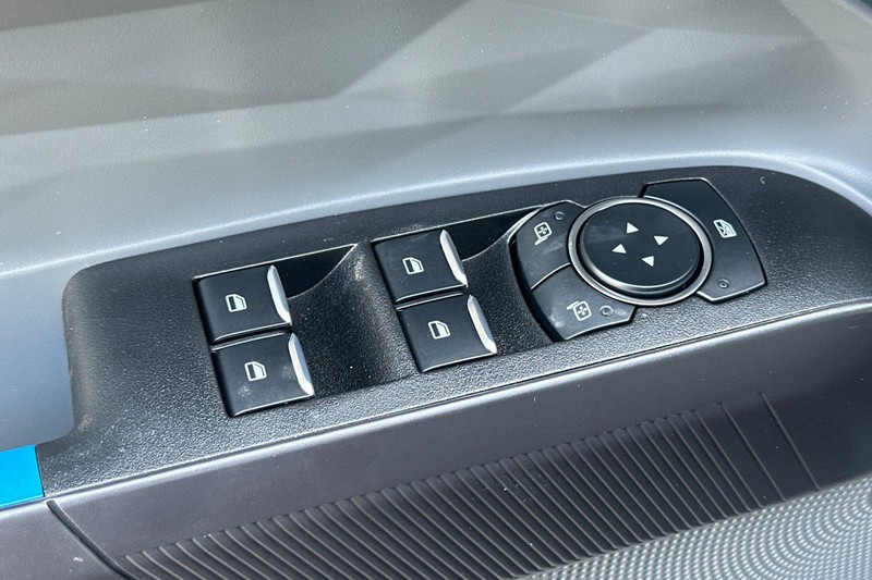 Ford Maverick Vehicle Full-screen Gallery Image 11