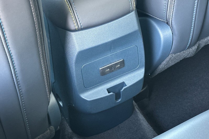 Ford Maverick Vehicle Full-screen Gallery Image 13