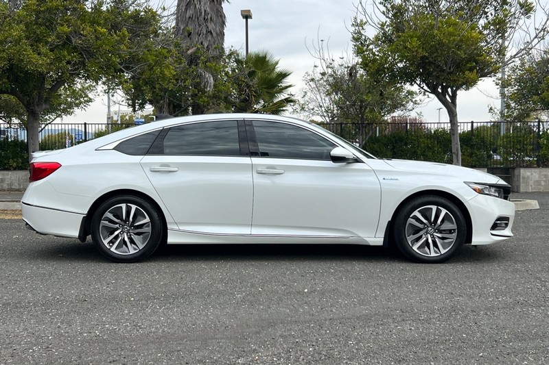 Honda Accord Hybrid Vehicle Full-screen Gallery Image 02