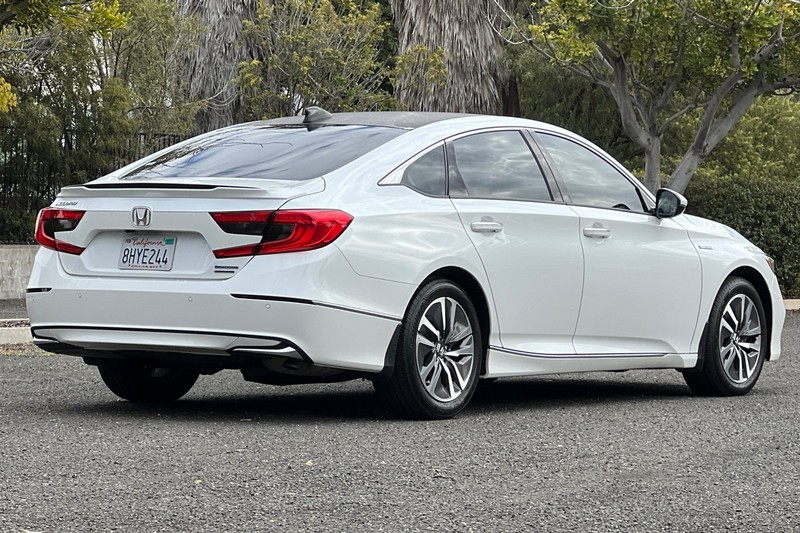 Honda Accord Hybrid Vehicle Full-screen Gallery Image 03