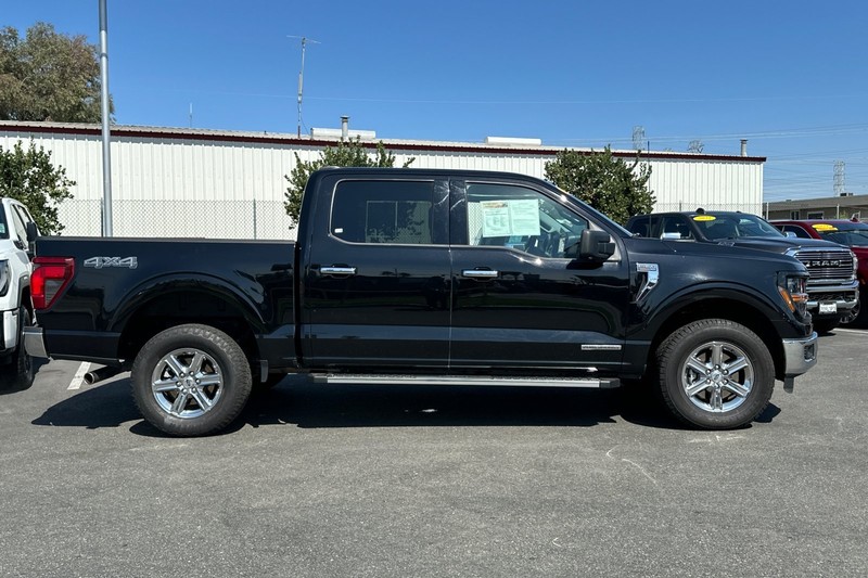 Ford F-150 Vehicle Full-screen Gallery Image 02