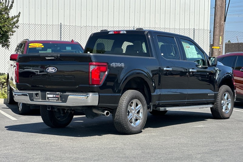 Ford F-150 Vehicle Full-screen Gallery Image 03