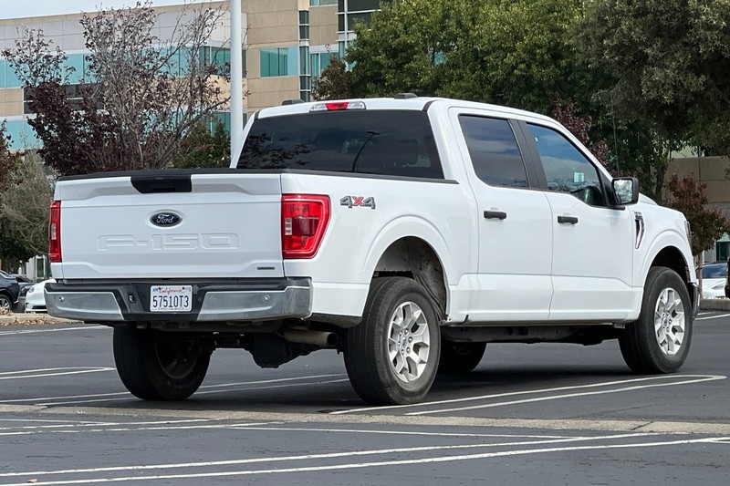 Ford F-150 Vehicle Full-screen Gallery Image 03