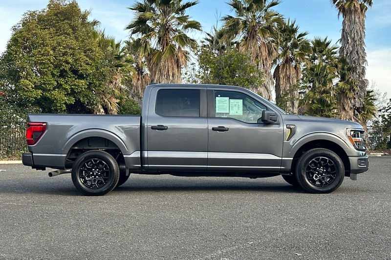 Ford F-150 Vehicle Full-screen Gallery Image 02
