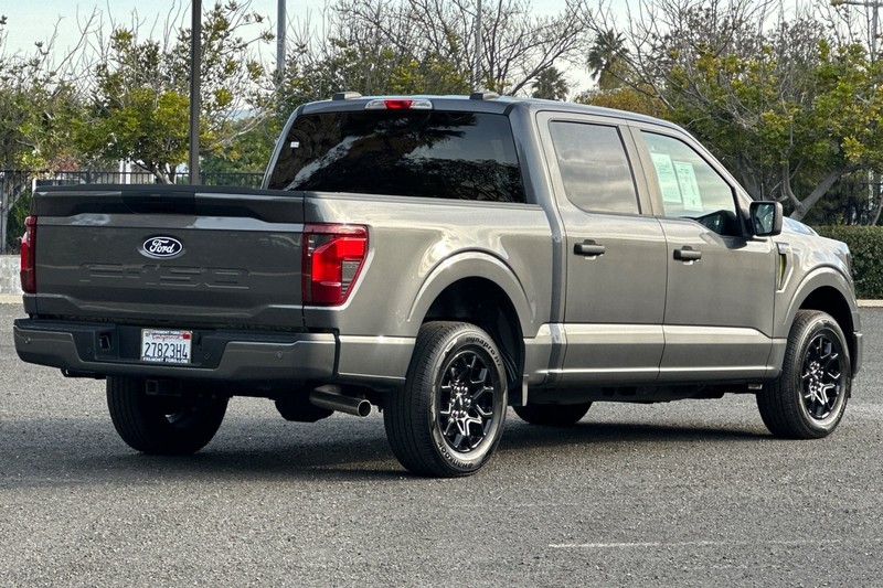 Ford F-150 Vehicle Full-screen Gallery Image 03