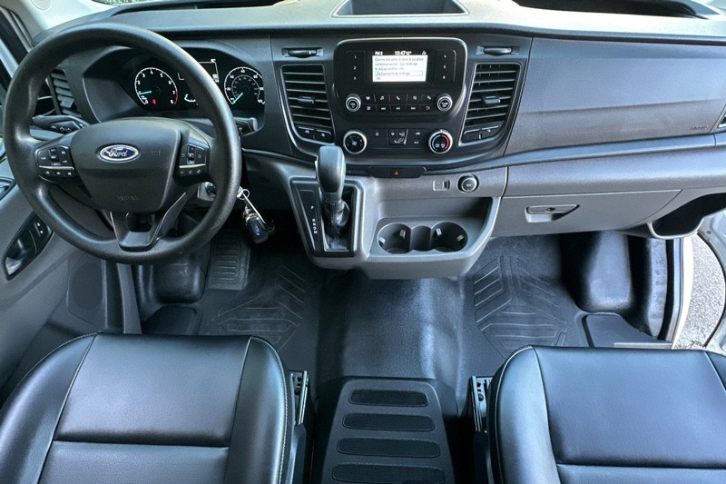 Ford Transit-250 Vehicle Full-screen Gallery Image 14