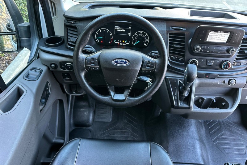 Ford Transit-250 Vehicle Full-screen Gallery Image 15