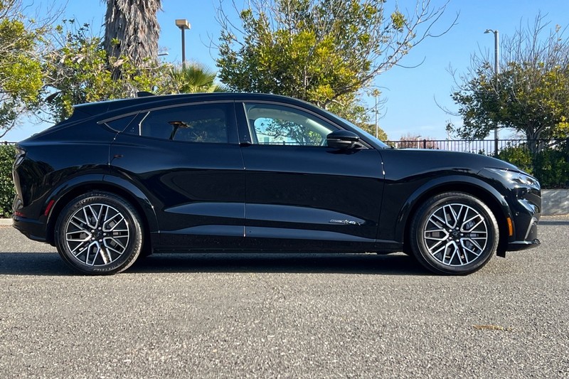 Ford Mustang Mach-E Vehicle Full-screen Gallery Image 02