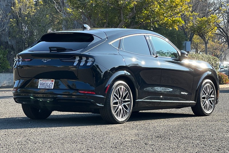 Ford Mustang Mach-E Vehicle Full-screen Gallery Image 03