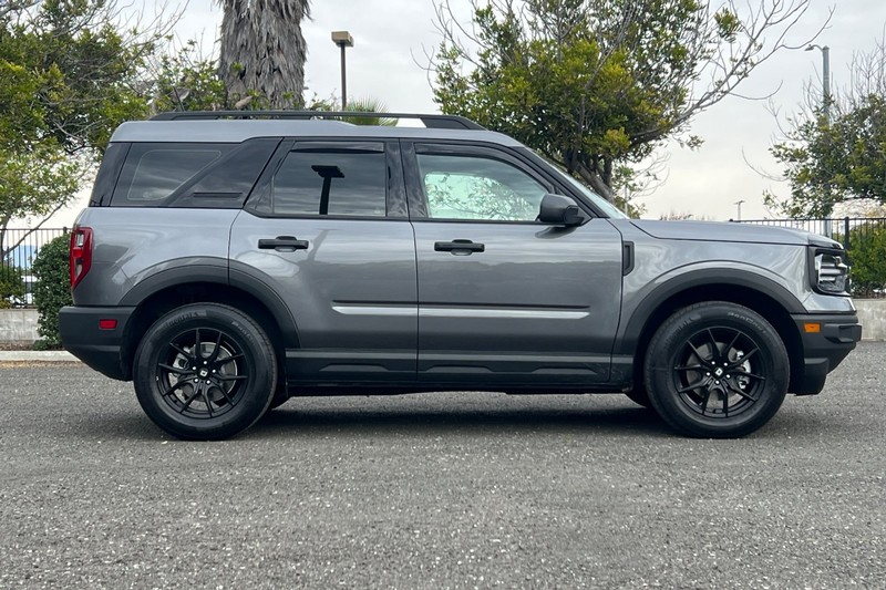 Ford Bronco Sport Vehicle Full-screen Gallery Image 02